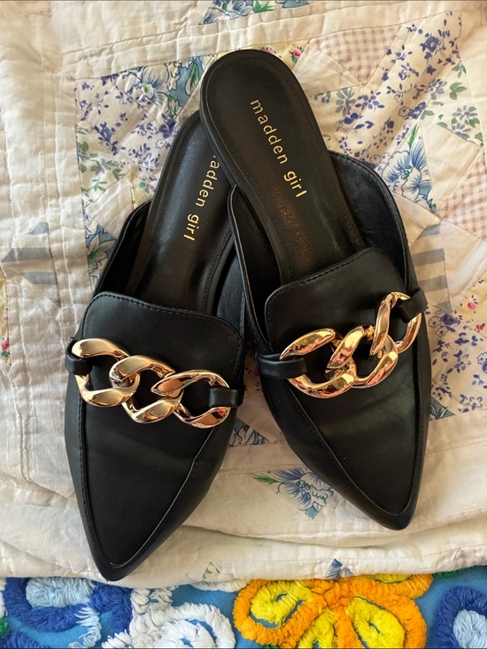 Madden Girl Shoes - Madden Girl Black Pointed Mule with Gold Chain Accent Sz 8.5